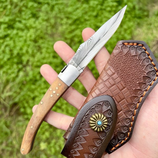 Couteau pliant artisanal damas plume avec étui et abeille #272 – Image 3