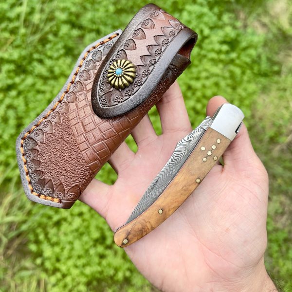 Couteau pliant artisanal damas plume avec étui et abeille #272 – Image 4